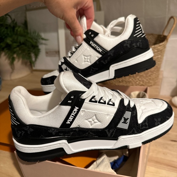 Louis Vuitton Trainer Sneaker - Picture 4 of 11